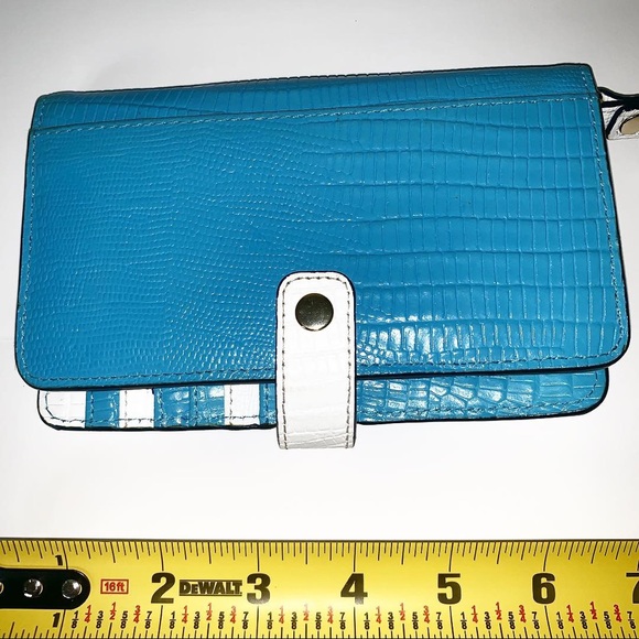 Juicy Couture Wristlet & Phone Holder - Picture 3 of 3